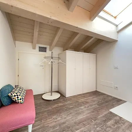 10 Min Walk From The Beach, Free Swimming Pool